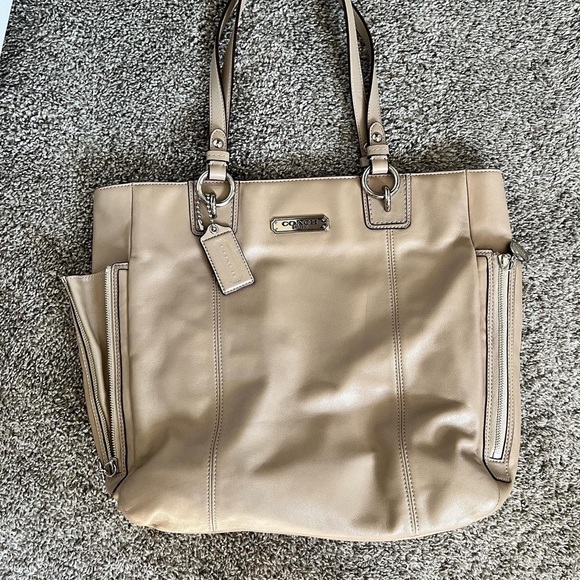 Coach leather Purse - Picture 7 of 8